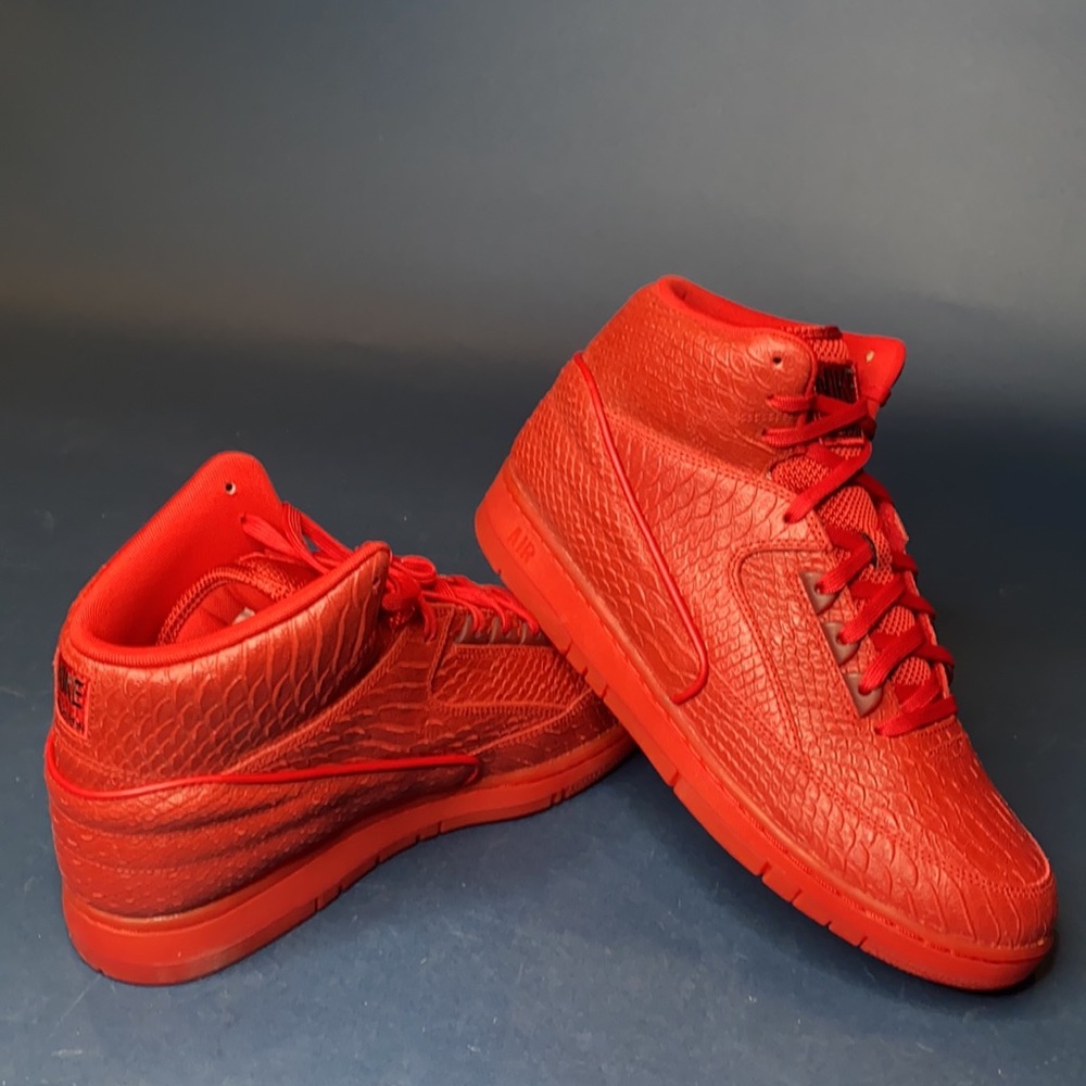 Nike - Picture 3 of 4